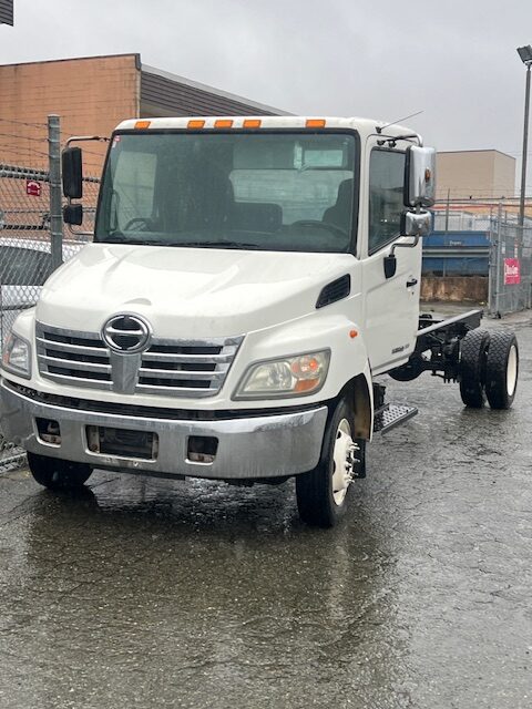 2010 Hino 165 Truck