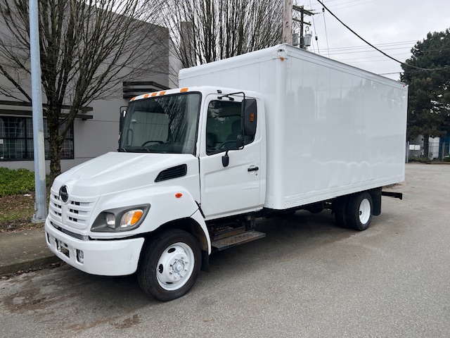 2005 Hino Box Truck